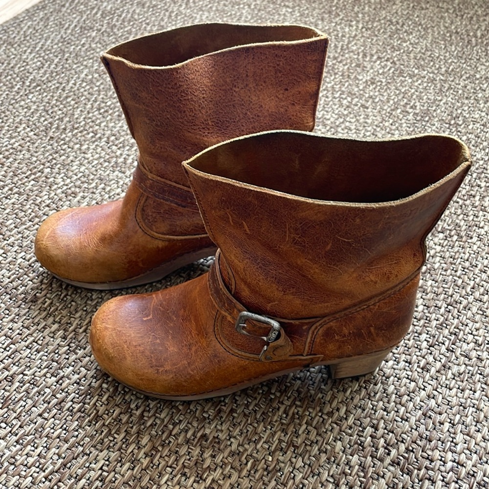 Distressed leather sanita boots